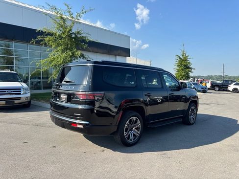 Used 2024 Jeep Wagoneer Series II AWD/4WD image 7