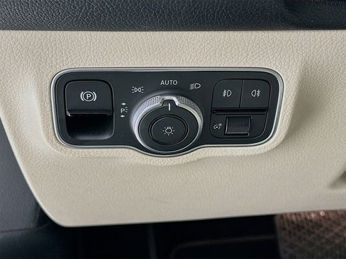 Certified 2025 Mercedes-Benz GLB 250 image 11