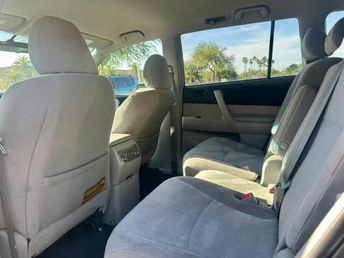 Used 2012 Toyota Highlander FWD image 13