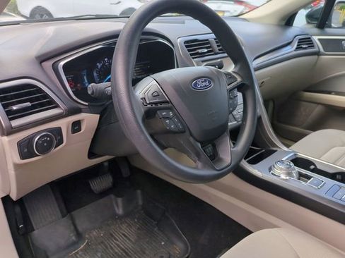 Used 2020 Ford Fusion SE FWD image 12