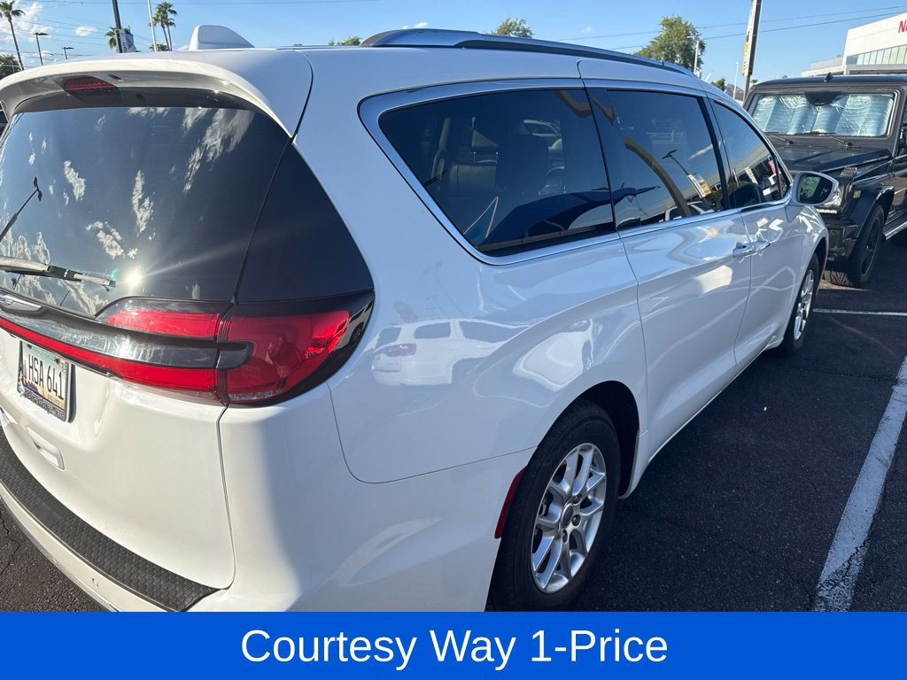 Used 2021 Chrysler Pacifica Touring-L FWD image 5