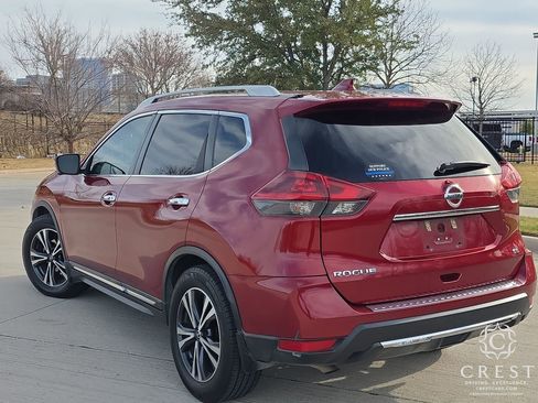 Used 2018 Nissan Rogue SL w/ Premium Package image 3
