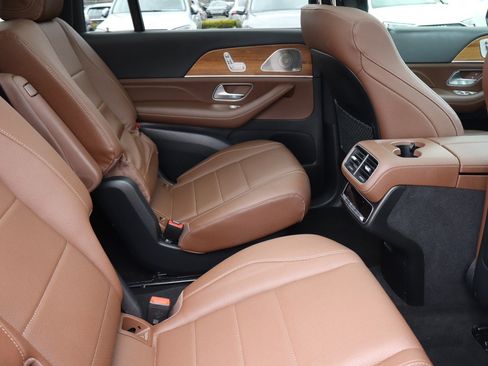 Used 2024 Mercedes-Benz GLS 450 4MATIC w/ AMG Line Exterior image 16