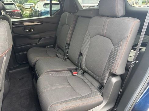 Used 2025 Honda Pilot Sport image 28