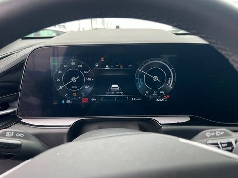 Certified 2024 Kia Niro Wind FWD image 12