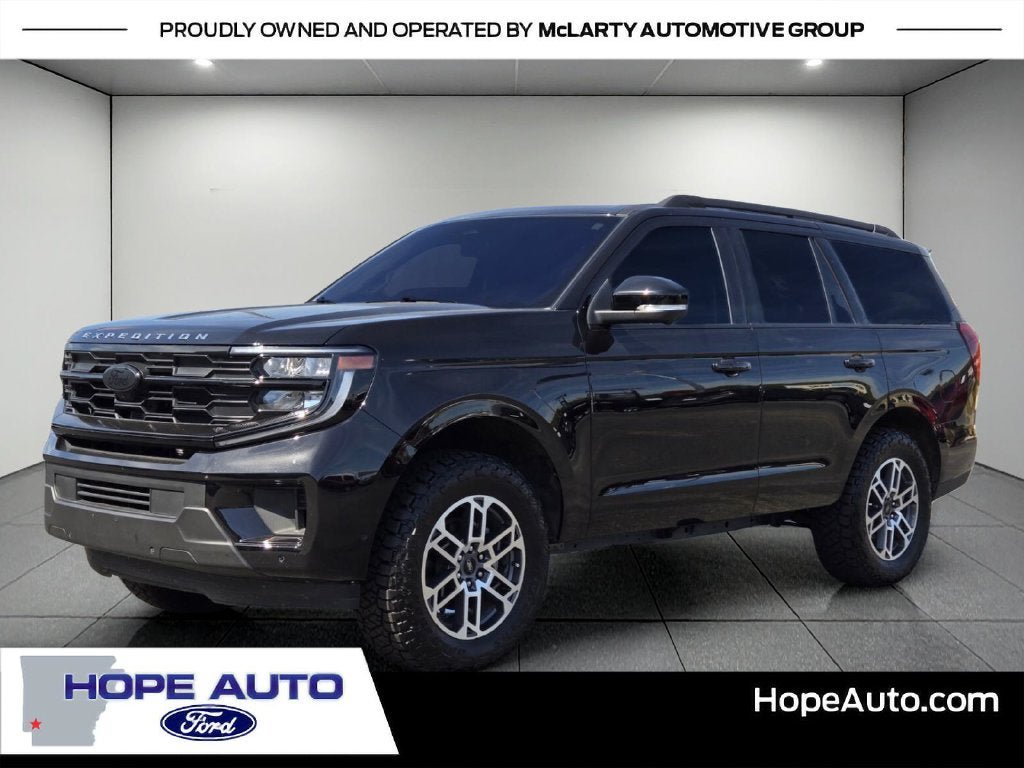 Used 2025 Ford Expedition Active AWD/4WD image 1