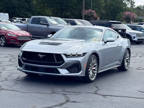 Used 2025 Ford Mustang GT Premium RWD image 2