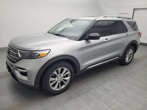Used 2021 Ford Explorer Limited w/ Equipment Group 301A AWD/4WD image 2
