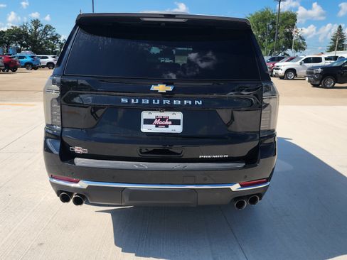 Used 2025 Chevrolet Suburban Premier AWD/4WD image 5