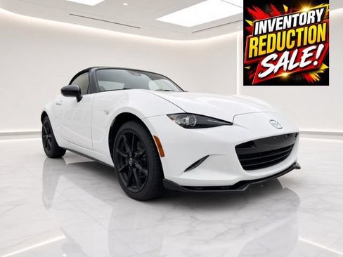 Used 2020 MAZDA MX-5 Miata Club RWD image 3