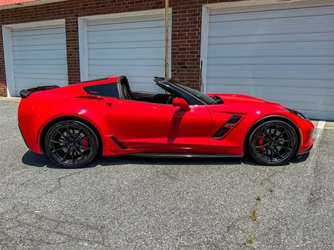 Used 2019 Chevrolet Corvette Grand Sport w/ Carbon Flash Badge Package RWD image 36