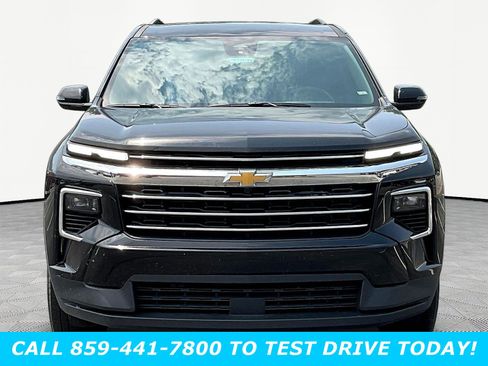 Used 2026 Chevrolet Traverse LT AWD/4WD image 2