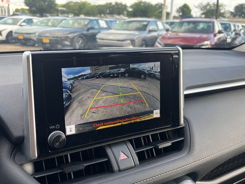 Used 2025 Toyota RAV4 LE AWD/4WD image 23