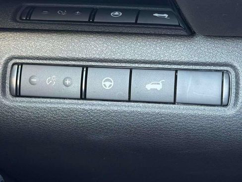 Used 2025 Nissan Pathfinder SV AWD/4WD image 17