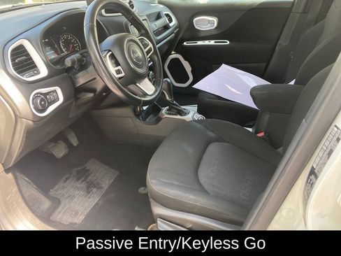 Used 2016 Jeep Renegade Latitude AWD/4WD image 12