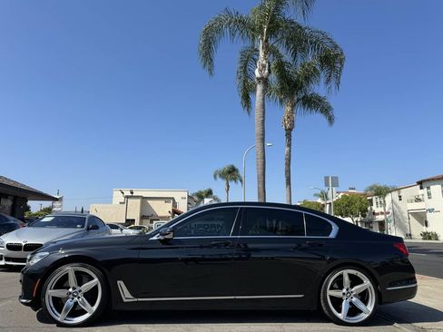 Used 2018 BMW 750i xDrive AWD/4WD image 2