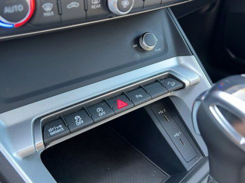 Used 2025 Audi Q3 2.0T Premium image 27