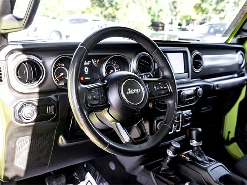 Used 2023 Jeep Gladiator Sport image 15