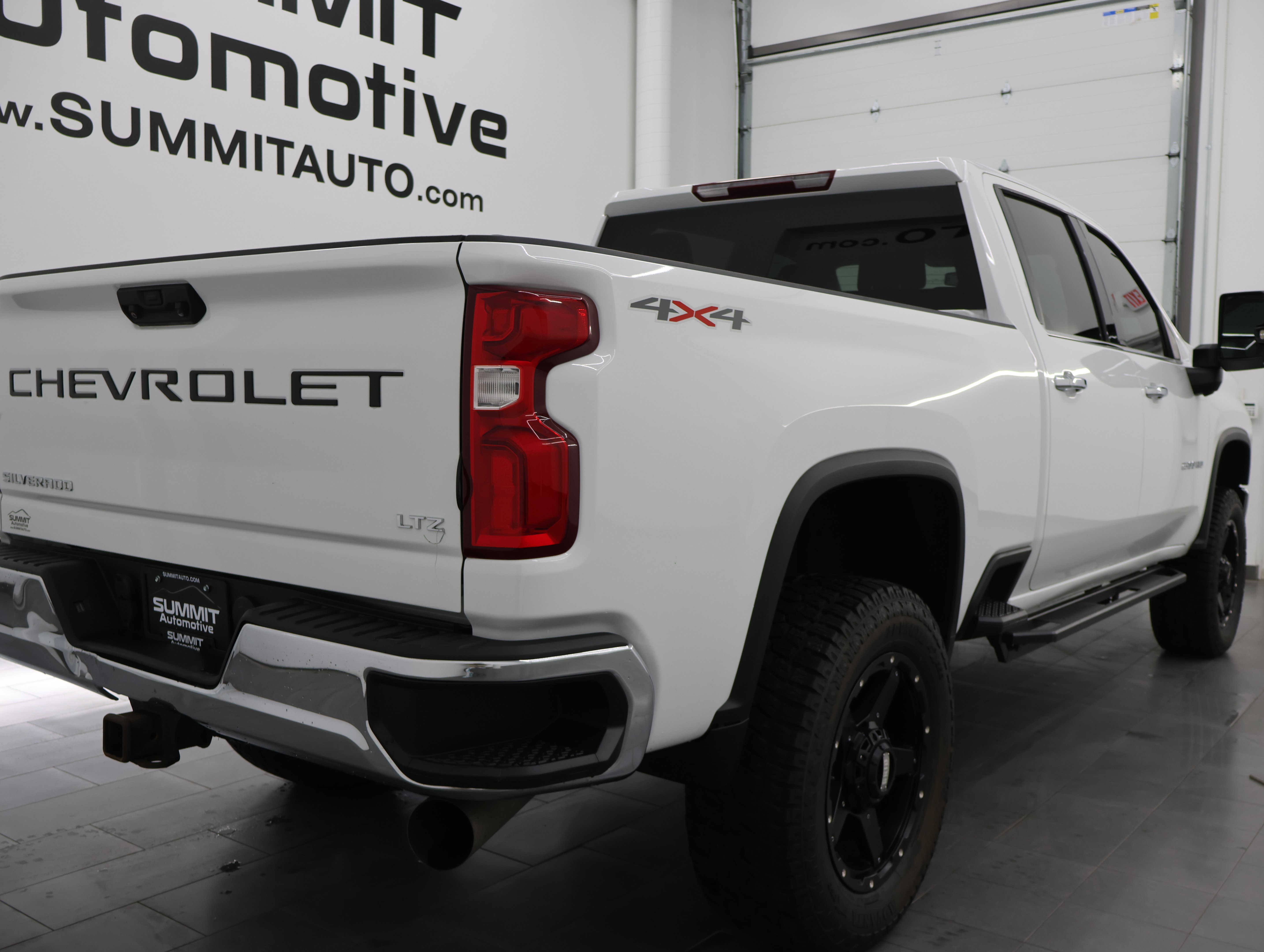 Used 2023 Chevrolet Silverado 2500 LTZ AWD/4WD image 4