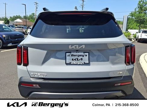 Certified 2023 Kia Sorento S w/ Panoramic Sunroof Package AWD/4WD image 6