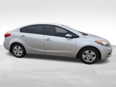 Used 2015 Kia Forte LX FWD image 2