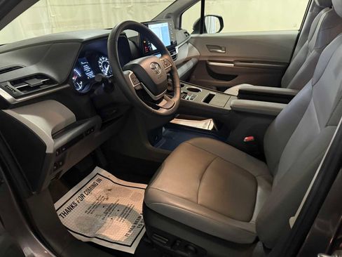Certified 2023 Toyota Sienna XLE image 19