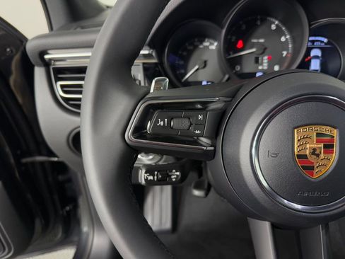 Certified 2026 Porsche Macan image 30