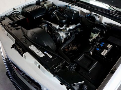 Used 1997 GMC Sierra 1500 4x4 Regular Cab w/ Marketing Option Pkg 3 image 96