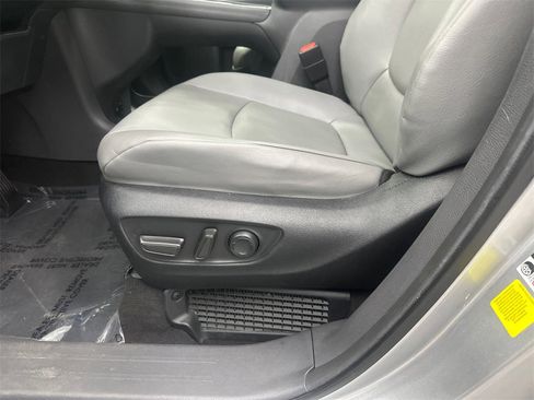 Used 2024 Toyota Sienna XLE image 10