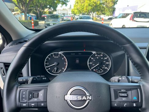 Used 2025 Nissan Rogue SV AWD/4WD image 30