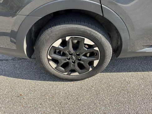 Used 2024 Kia Sorento S image 17