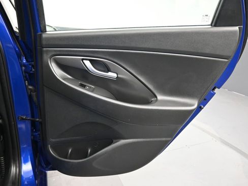 Used 2018 Hyundai Elantra GT image 32