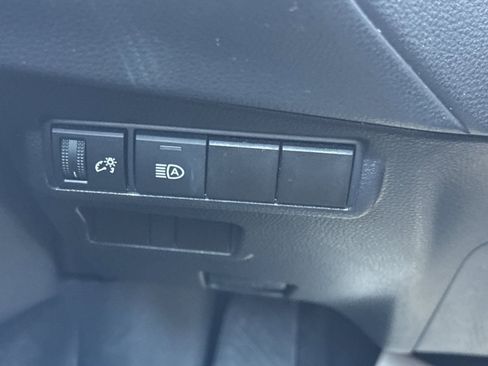 Certified 2025 Toyota Corolla Cross LE FWD image 32
