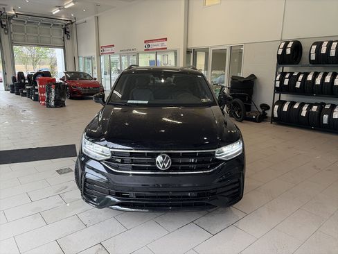 Used 2024 Volkswagen Tiguan SE R-Line AWD/4WD image 2