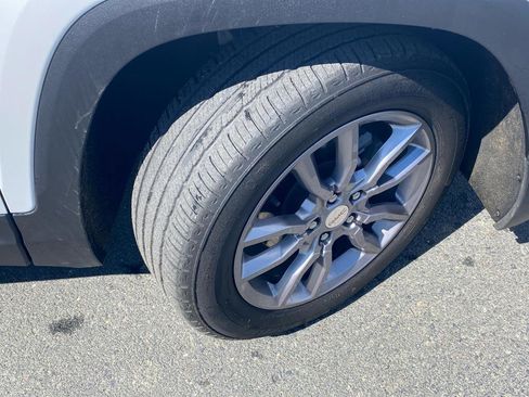 Used 2024 GMC Terrain SLT image 6