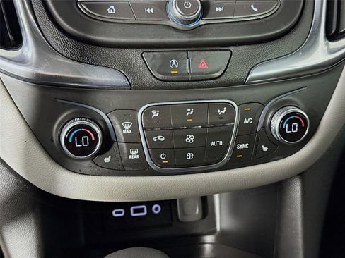 Used 2022 Chevrolet Equinox LT w/ Driver Convenience Package FWD image 16