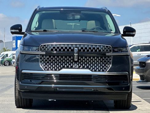 New 2026 Lincoln Navigator Reserve image 8