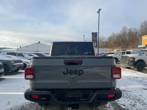 Used 2022 Jeep Gladiator Willys image 3