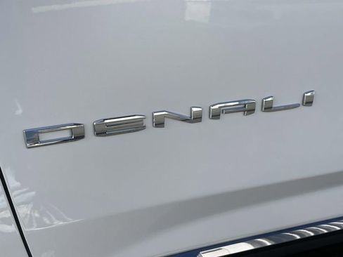Certified 2023 GMC Yukon Denali Ultimate image 9