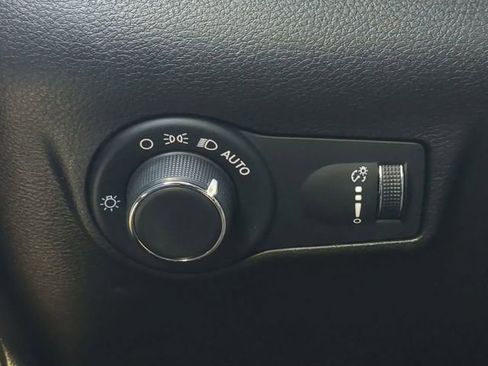 Certified 2024 Jeep Compass Sport image 25