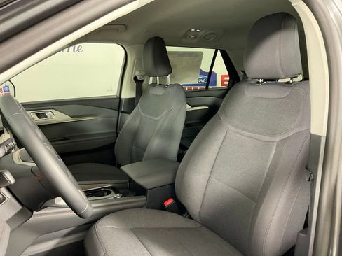 New 2026 Ford Explorer Active RWD image 15