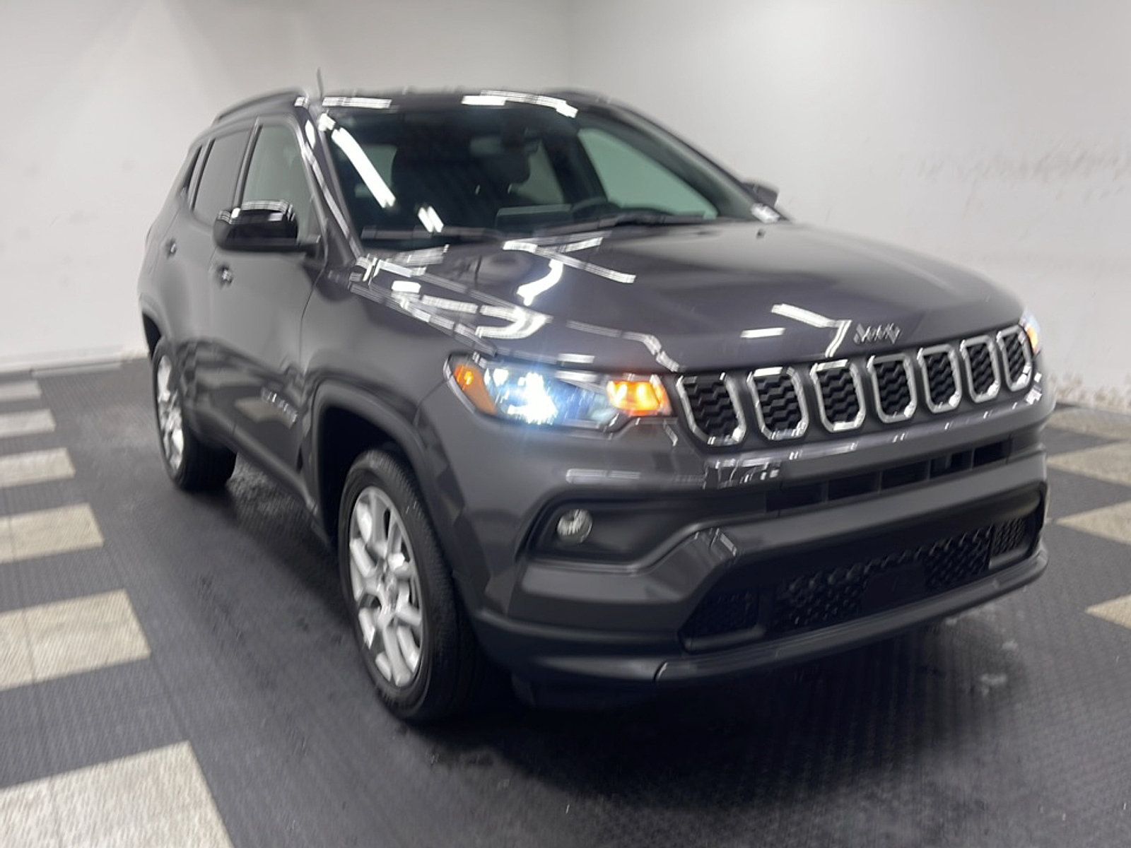Used 2024 Jeep Compass Latitude AWD/4WD image 23