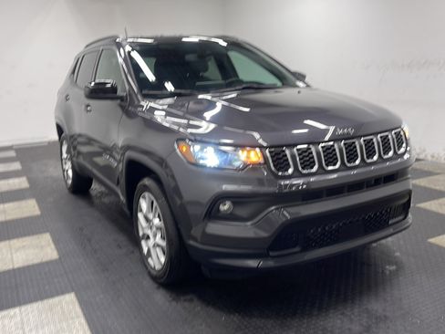 Used 2024 Jeep Compass Latitude AWD/4WD image 23