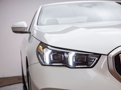 Certified 2025 BMW 530i w/ Premium Package image 5