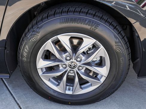 Used 2023 Toyota Sienna LE AWD/4WD image 13