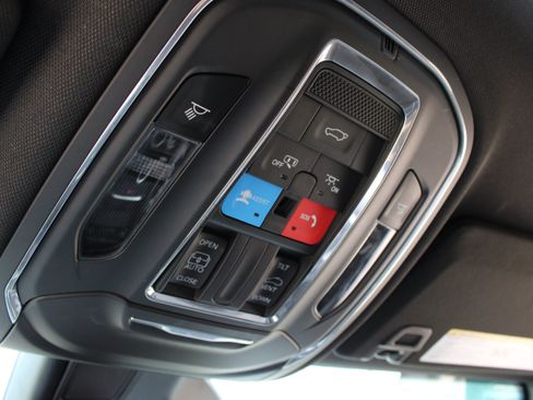 Used 2023 Jeep Grand Cherokee Altitude AWD/4WD image 32