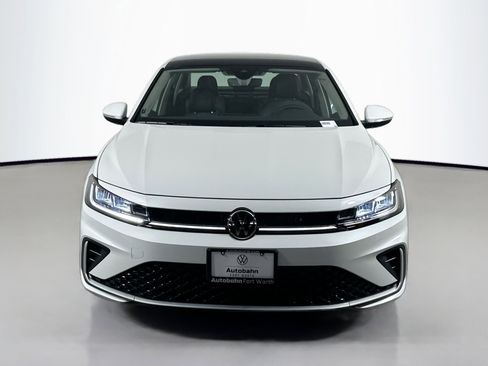 Certified 2025 Volkswagen Jetta SEL image 2