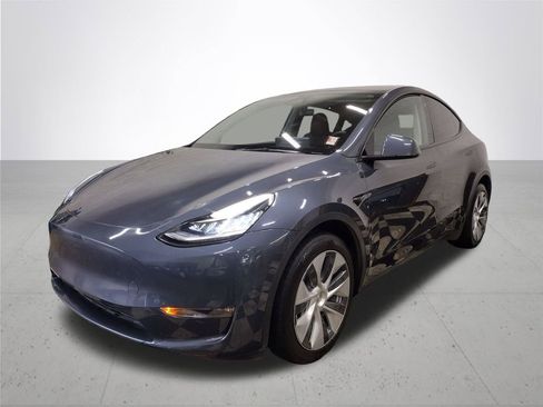 Used 2023 Tesla Model Y Long Range image 2
