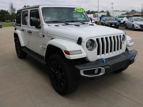 Used 2023 Jeep Wrangler Unlimited Sahara w/ Cold Weather Group AWD/4WD image 5