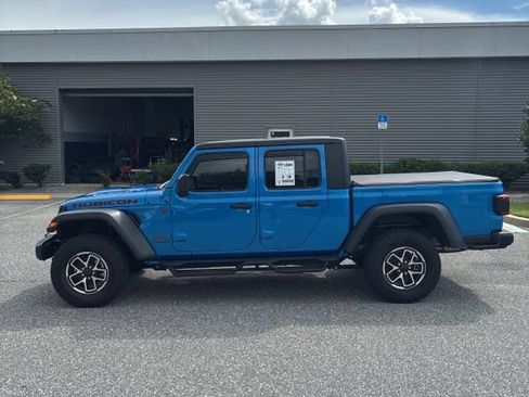 Used 2025 Jeep Gladiator Rubicon w/ Safety Group AWD/4WD image 6